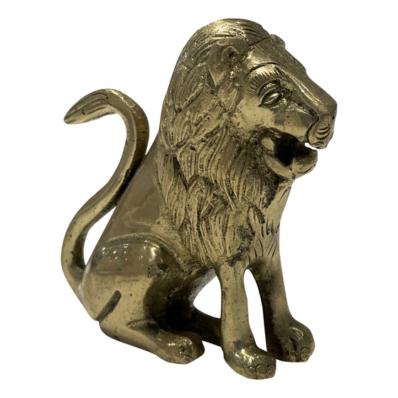 [[Small sitting brass lion statue///Petite statue de lion assis en laiton]]