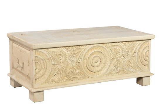 [[Pastel beige hand carved chest///Coffre beige pastel sculpté à la main]]